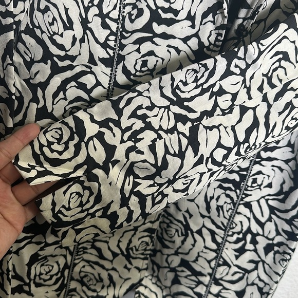 Chico’s Contrast Fleur Elanore Jacket White Black Floral Womens Size 1 NWT - Picture 4 of 12